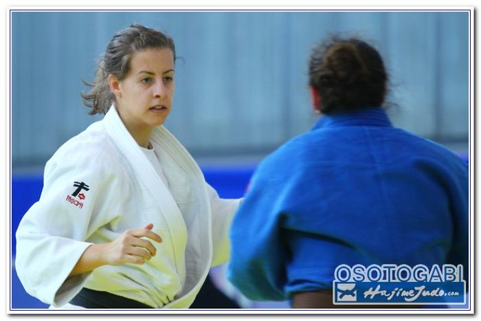 CEU2011 900077